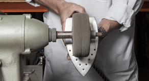 
                  10-year repair guarantee: European repair centre and spare parts available - Laurastar
                  